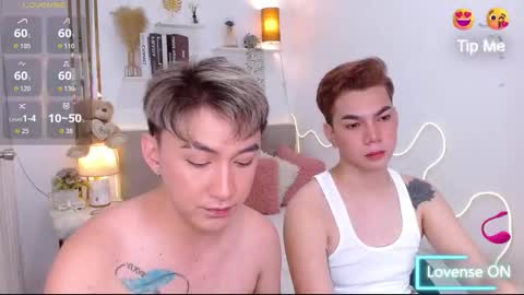 Snapshot of urdeityoflove_ chatting on 10-15-25, 08:14 rose and khristine online show from 10-15-25, 08:14