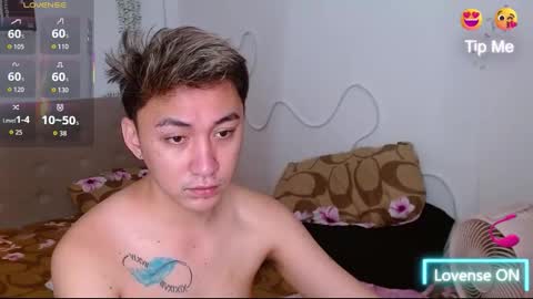 Snapshot of urdeityoflove_ chatting on 10-20-25, 06:58 rose and khristine online show from 10-20-25, 06:58