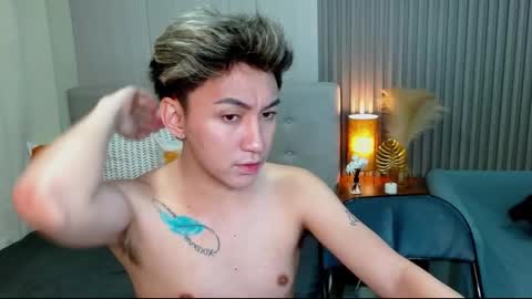 Snapshot of urdeityoflove_ chatting on 11-03-25, 06:09 rose and khristine online show from 11-03-25, 06:09