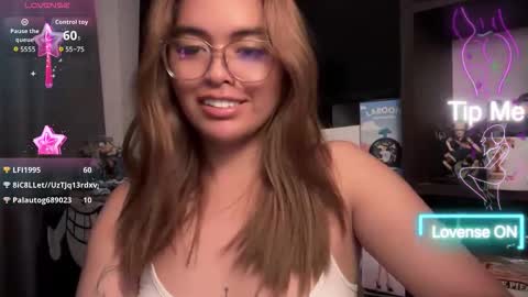 Snapshot of urdimplegurl chatting on 06-02-26, 08:22 urdimplegurl online show from 06-02-26, 08:22