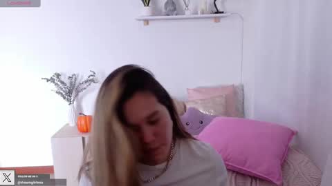 Snapshot of urdreamgiirl chatting on 10-03-25, 09:01 Mia Miller online show from 10-03-25, 09:01