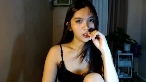 Snapshot of urdreamgirl_ chatting on 07-17-26, 02:45 Trixie online show from 07-17-26, 02:45