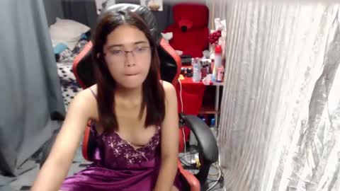 Snapshot of urdreamgirljayne chatting on 01-07-25, 01:24 urdreamgirljayne online show from 01-07-25, 01:24