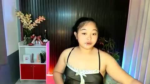 Snapshot of urfavouritecravings chatting on 11-04-25, 01:05 Scarlet online show from 11-04-25, 01:05