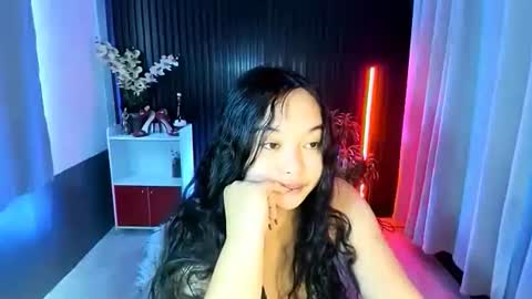 Snapshot of urfavouritecravings chatting on 11-09-25, 02:32 Scarlet online show from 11-09-25, 02:32