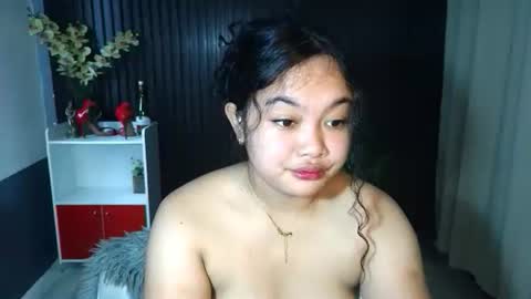 Snapshot of urfavouritecravings chatting on 11-23-25, 01:16 Scarlet online show from 11-23-25, 01:16