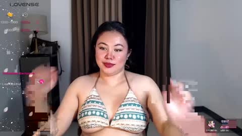 Snapshot of urgirl_elisse chatting on 03-06-25, 08:30 ELISSE online show from 03-06-25, 08:30