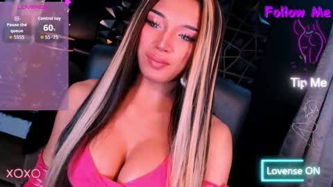 Snapshot of urgoddess_bella chatting on 09-23-25, 07:44 My bella 3 online show from 09-23-25, 07:44