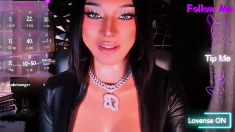 Snapshot of urgoddess_bella chatting on 09-25-25, 07:45 My bella 3 online show from 09-25-25, 07:45