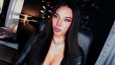 Snapshot of urgoddess_bella chatting on 10-06-25, 08:45 My bella 3 online show from 10-06-25, 08:45