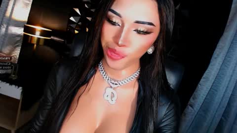 Snapshot of urgoddess_bella chatting on 10-08-25, 09:07 My bella 3 online show from 10-08-25, 09:07