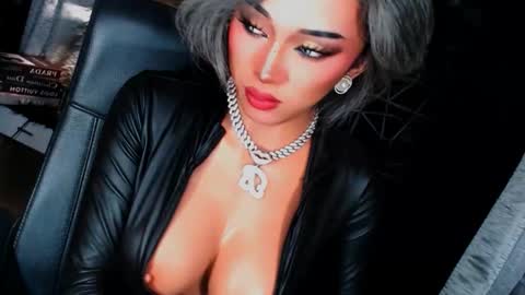 Snapshot of urgoddess_bella chatting on 10-09-25, 07:28 My bella 3 online show from 10-09-25, 07:28