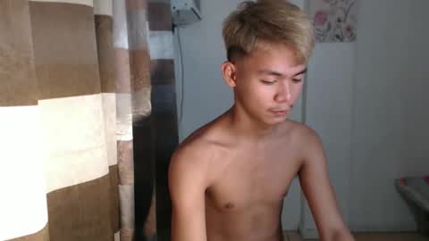 Snapshot of urhotpinoy_izaac chatting on 10-20-25, 04:40 simeon ulok online show from 10-20-25, 04:40