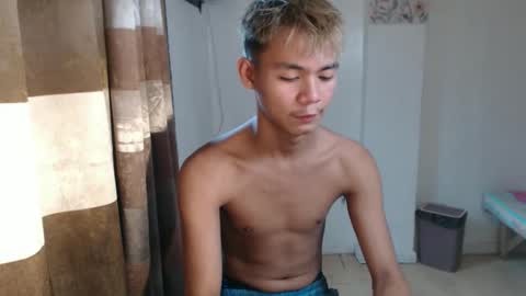 Snapshot of urhotpinoy_izaac chatting on 10-28-25, 10:01 simeon ulok online show from 10-28-25, 10:01