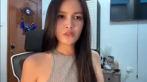 Amira online show from 10-17-25, 02:48