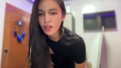 Amira online show from 11-24-25, 05:51