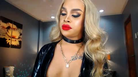 UrMajestyTyra online show from 01-17-25, 05:32