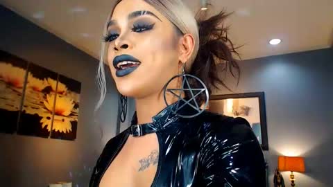 UrMajestyTyra online show from 02-05-25, 03:45