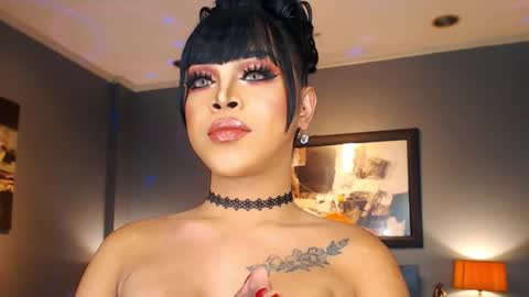 UrMajestyTyra online show from 11-17-25, 01:00