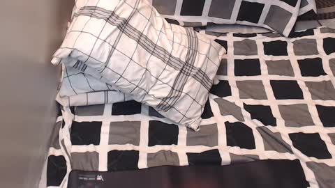 Mel online show from 01-12-25, 02:52