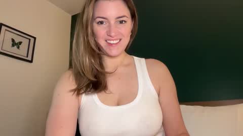 Snapshot of urwetdreamddd chatting on 10-22-25, 05:13 Dream online show from 10-22-25, 05:13