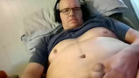 Snapshot of usstarr1 chatting on 10-17-25, 02:19 usstarr1 online show from 10-17-25, 02:19