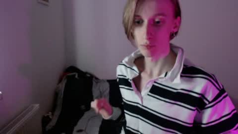 Snapshot of usuck364662 chatting on 12-24-24, 03:26 Excuse me online show from 12-24-24, 03:26