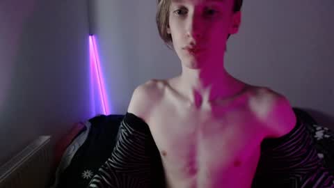 Snapshot of usuck364662 chatting on 01-19-25, 03:29 Excuse me online show from 01-19-25, 03:29