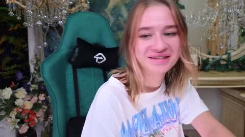 Leila online show from 01-01-25, 04:18