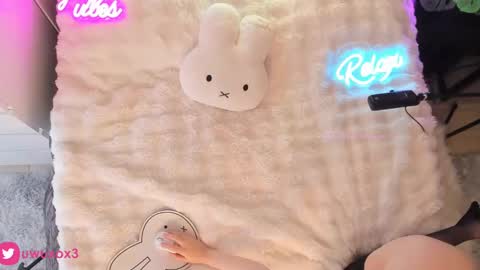 Snapshot of uwuxo chatting on 01-31-25, 06:13 Romy online show from 01-31-25, 06:13