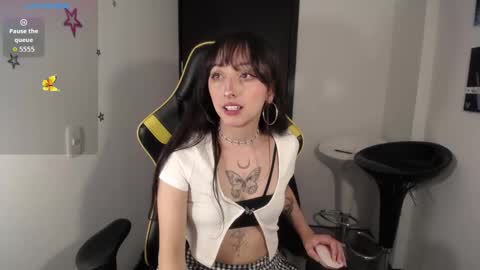 Snapshot of v1cky_ chatting on 10-12-25, 11:15 v1cky_ online show from 10-12-25, 11:15