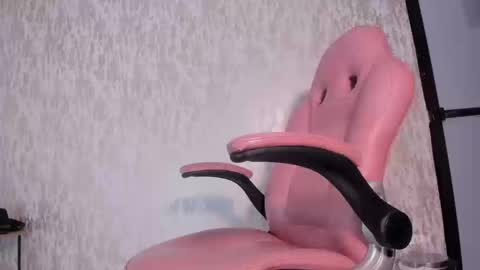 Snapshot of v_suckscock chatting on 09-10-25, 01:55        online show from 09-10-25, 01:55