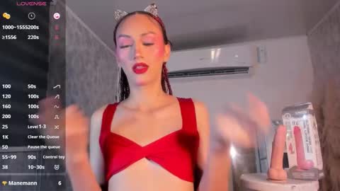 Snapshot of v_suckscock chatting on 10-24-25, 01:51        online show from 10-24-25, 01:51