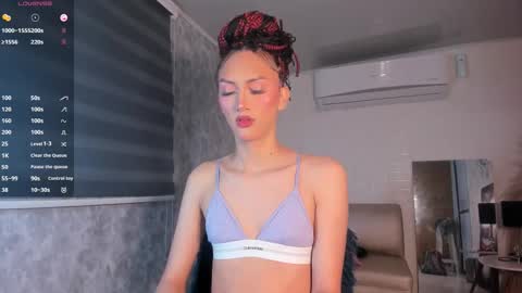 Snapshot of v_suckscock chatting on 10-28-25, 01:47        online show from 10-28-25, 01:47