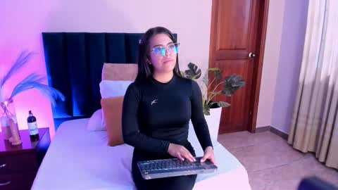 VaiaLowell online show from 03-02-26, 06:26