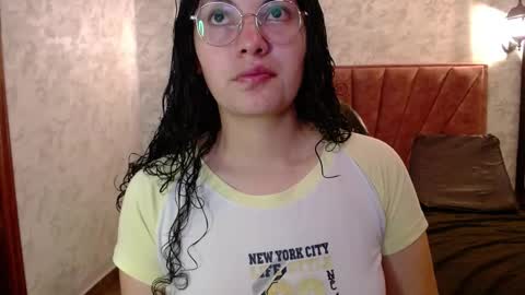 Snapshot of vainilla_cam chatting on 11-05-25, 01:49 Vainilla online show from 11-05-25, 01:49