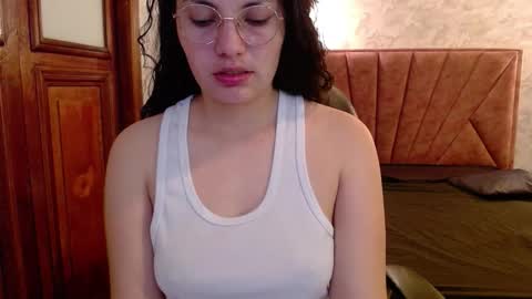 Snapshot of vainilla_cam chatting on 11-08-25, 01:50 Vainilla online show from 11-08-25, 01:50