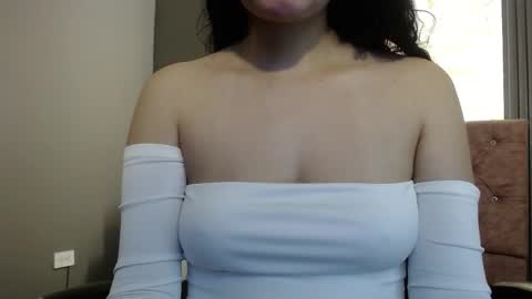 Snapshot of vainilla_cam chatting on 11-15-25, 01:36 Vainilla online show from 11-15-25, 01:36