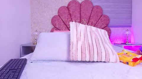 Snapshot of vaiolet_colls chatting on 02-26-26, 12:04 Vaiolet colls online show from 02-26-26, 12:04