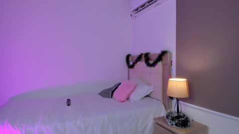 Snapshot of vale_kross chatting on 12-11-24, 03:05 HI IM NEW online show from 12-11-24, 03:05