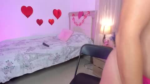 Snapshot of vale_kross chatting on 02-15-25, 01:05 HI IM NEW online show from 02-15-25, 01:05