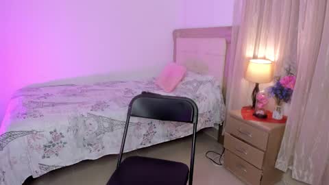 Snapshot of vale_kross chatting on 02-27-25, 02:21 HI IM NEW online show from 02-27-25, 02:21