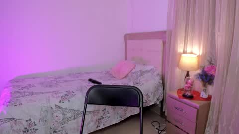 Snapshot of vale_kross chatting on 03-05-25, 02:12 HI IM NEW online show from 03-05-25, 02:12