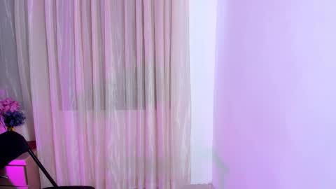 Snapshot of vale_kross chatting on 10-02-25, 01:29 HI IM NEW online show from 10-02-25, 01:29