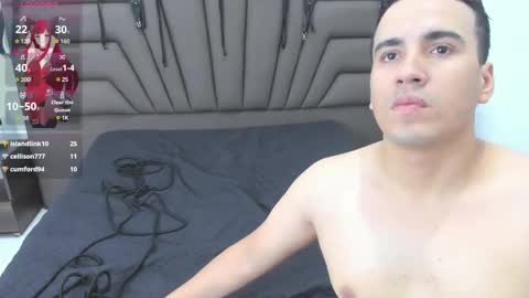 Snapshot of vale_n_matt chatting on 09-24-25, 04:05 Samantha y Matt online show from 09-24-25, 04:05