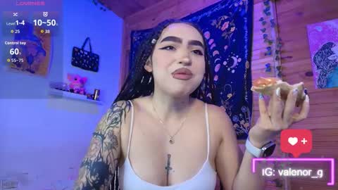 Snapshot of valenor_ chatting on 11-18-25, 02:06 valentina online show from 11-18-25, 02:06
