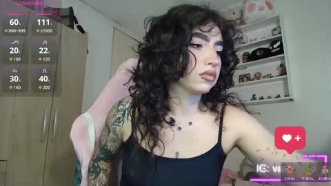 Snapshot of valenor_ chatting on 12-16-25, 02:27 valentina online show from 12-16-25, 02:27