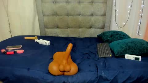 Valentina online show from 02-11-25, 10:04