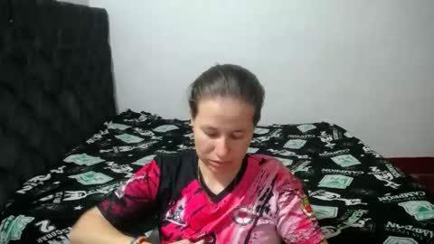 Snapshot of valentina_hz chatting on 10-18-25, 12:17 valentina_hz online show from 10-18-25, 12:17