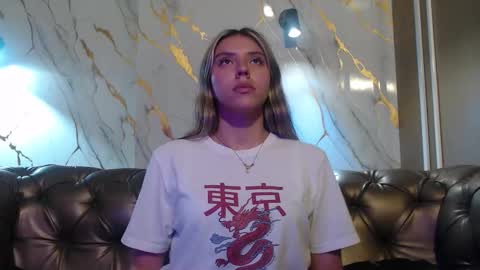 Snapshot of valentina_red18 chatting on 09-08-25, 06:40 Valentina online show from 09-08-25, 06:40